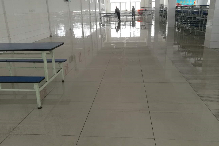 學(xué)校食堂瓷磚防滑