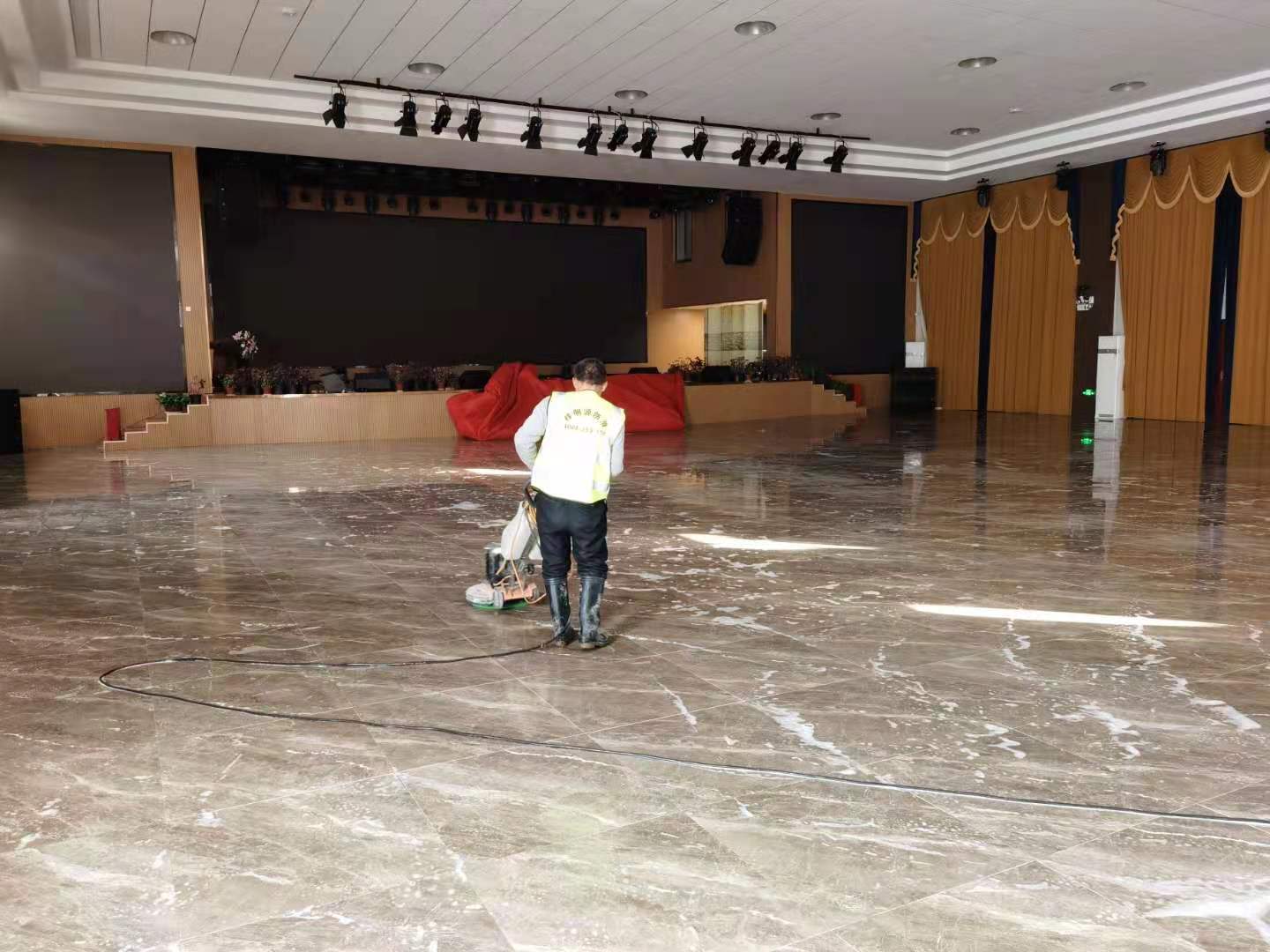 祥明源食堂瓷磚防滑，學(xué)校瓷磚防滑，醫(yī)院瓷磚防滑